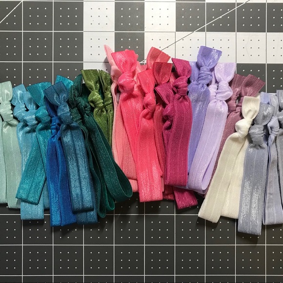 Lot of 40 Hair Ties - Picture 4 of 6